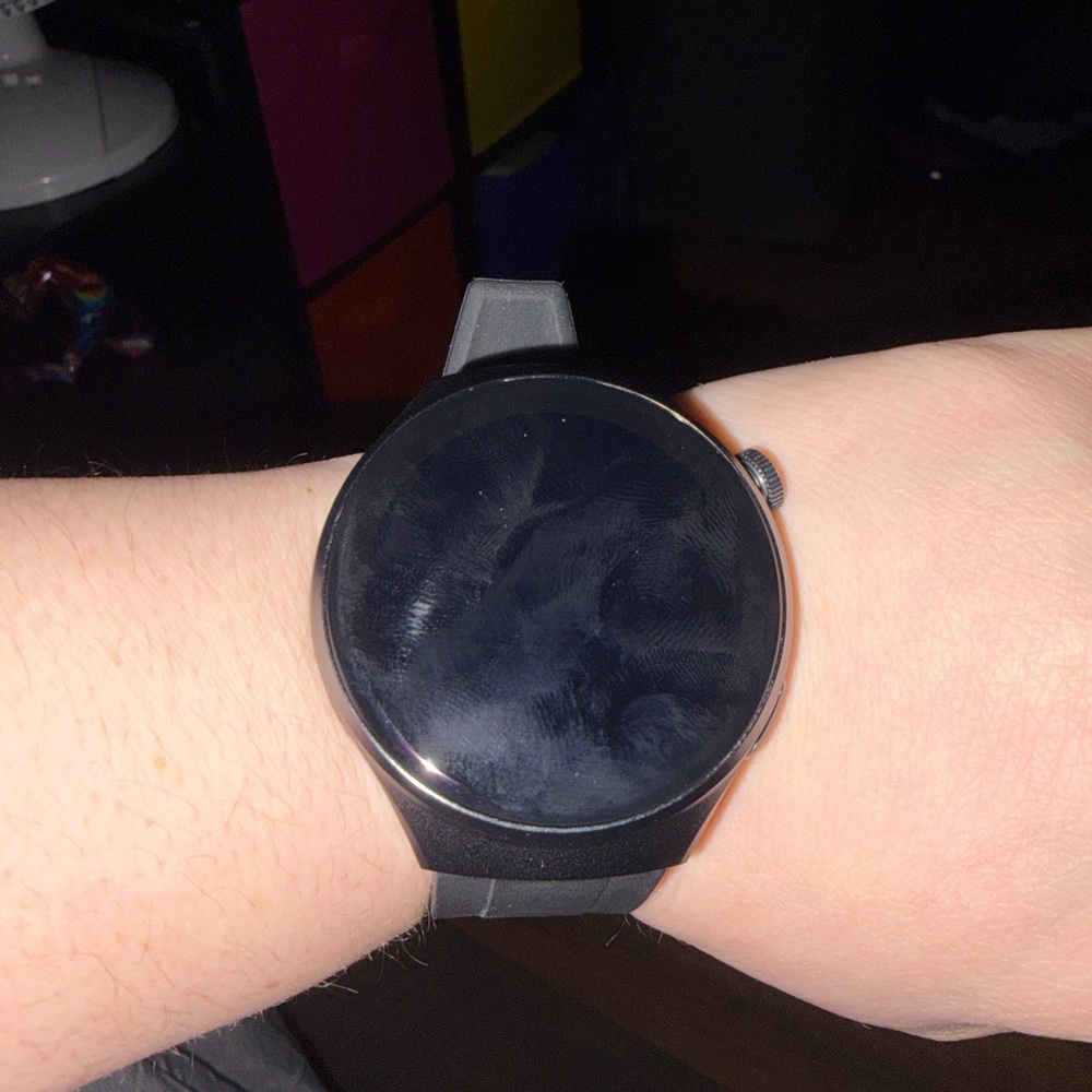 Black Smartwatch with Advanced Features - Picture 3 of 11